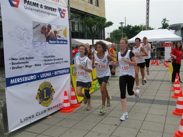../Images/BenefizlaufMerseburg2010 (47).jpg